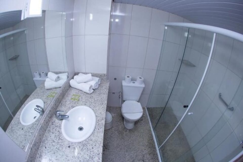 Shower, free toiletries, towels