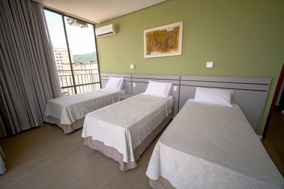 Suite (Master) | Minibar, desk, free WiFi