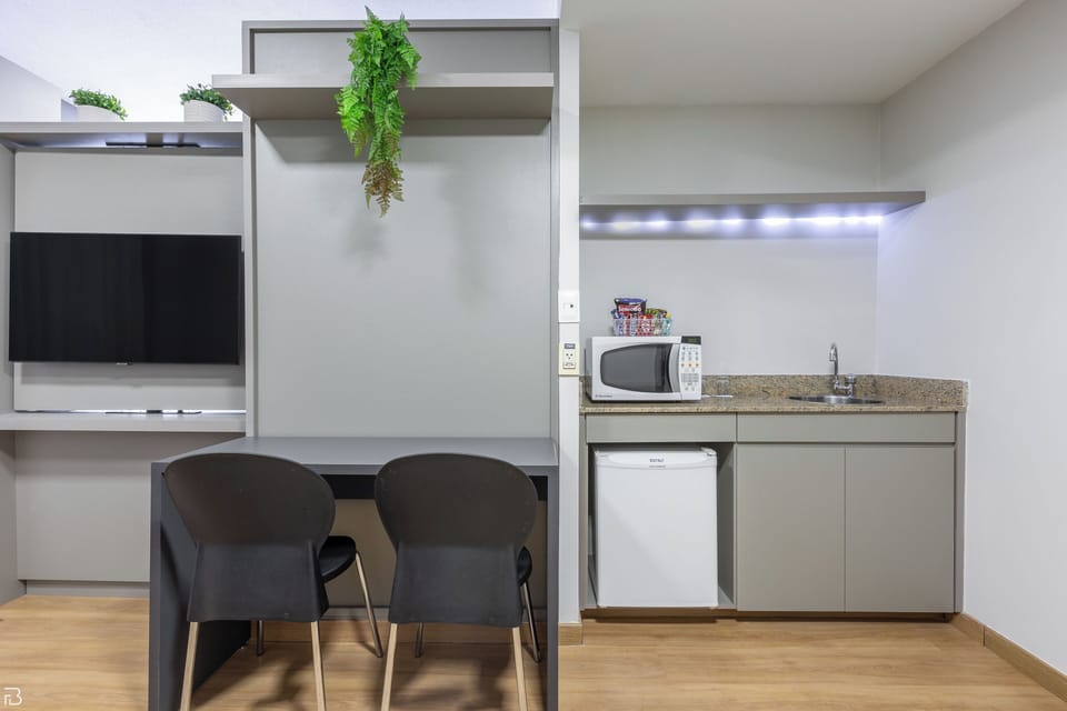 Deluxe Room | Minibar, in-room safe, blackout drapes, soundproofing