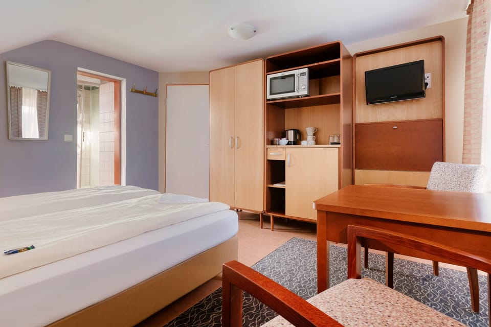 Free minibar items, in-room safe, free WiFi, bed sheets