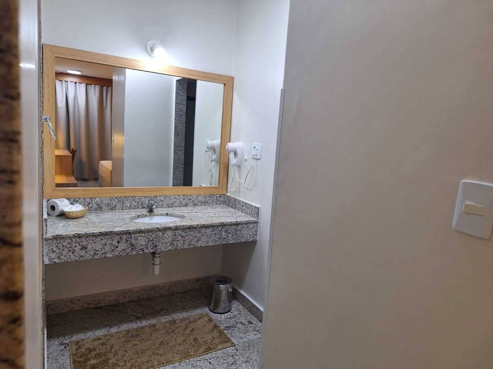 Suite | Bathroom sink