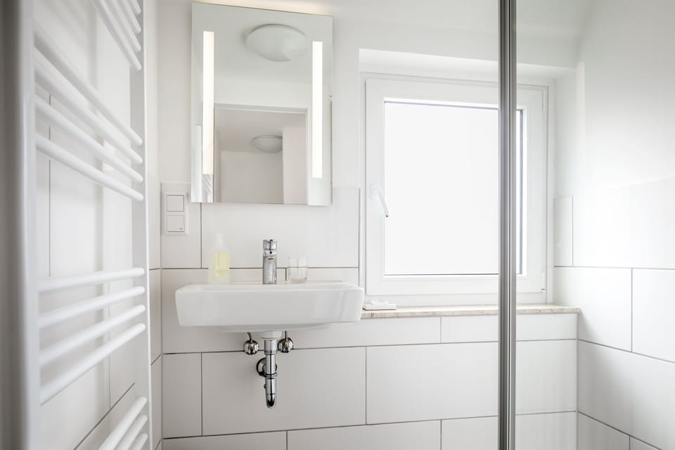 Single Room | Bathroom | Shower, hair dryer, towels