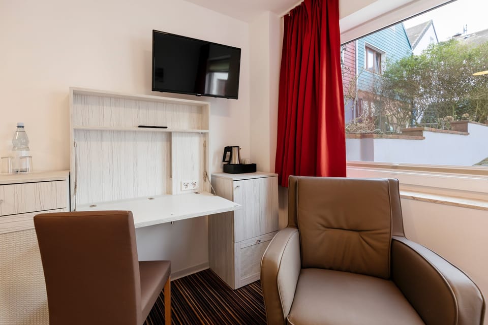 Comfort Double Room | Minibar, desk, free WiFi, bed sheets