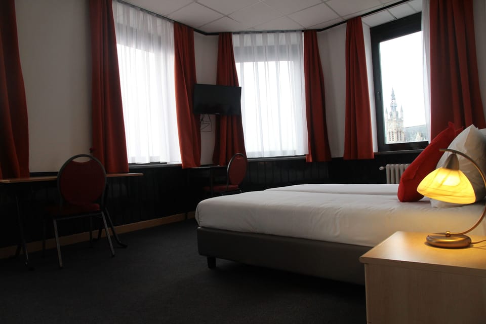 Family Quadruple Room | In-room safe, soundproofing, iron/ironing board, free WiFi