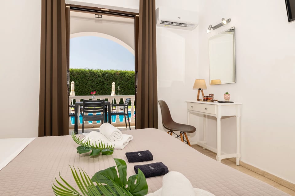 Standard Studio | In-room safe, blackout drapes, iron/ironing board, free WiFi