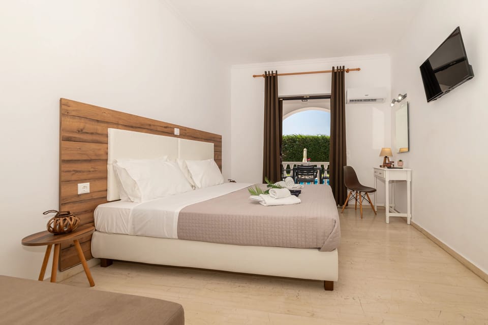 Standard Studio | In-room safe, blackout drapes, iron/ironing board, free WiFi