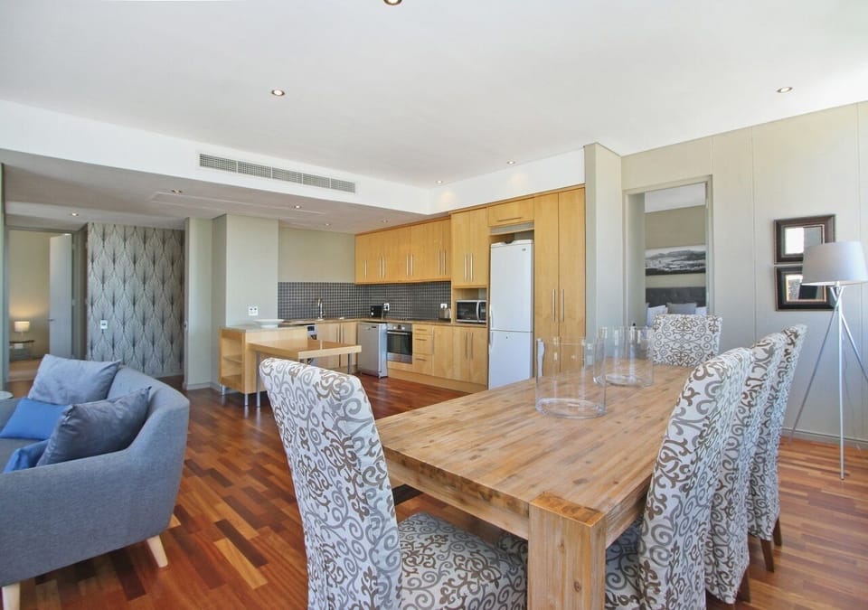 Apartment | Living room | Flat-screen TV, DVD player