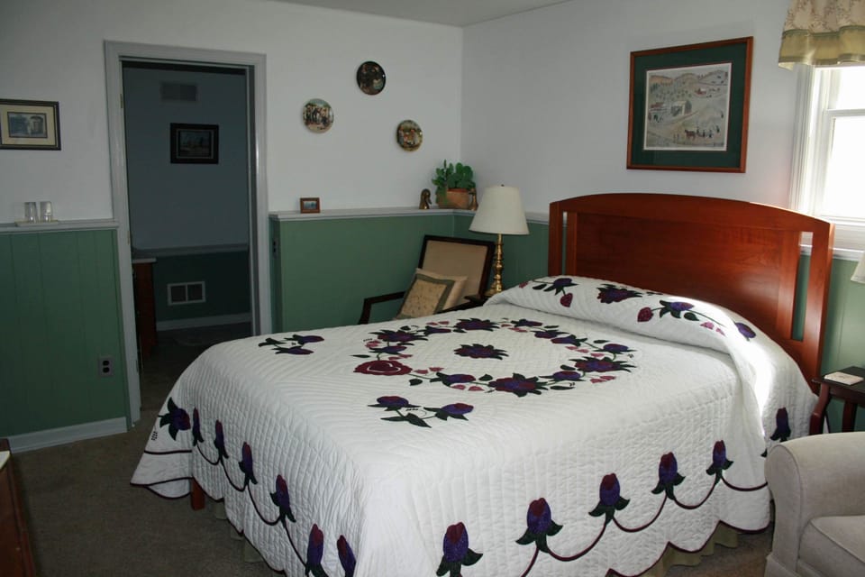Deluxe Room, 1 Bedroom (Log Cabin) | Premium bedding, individually decorated, individually furnished