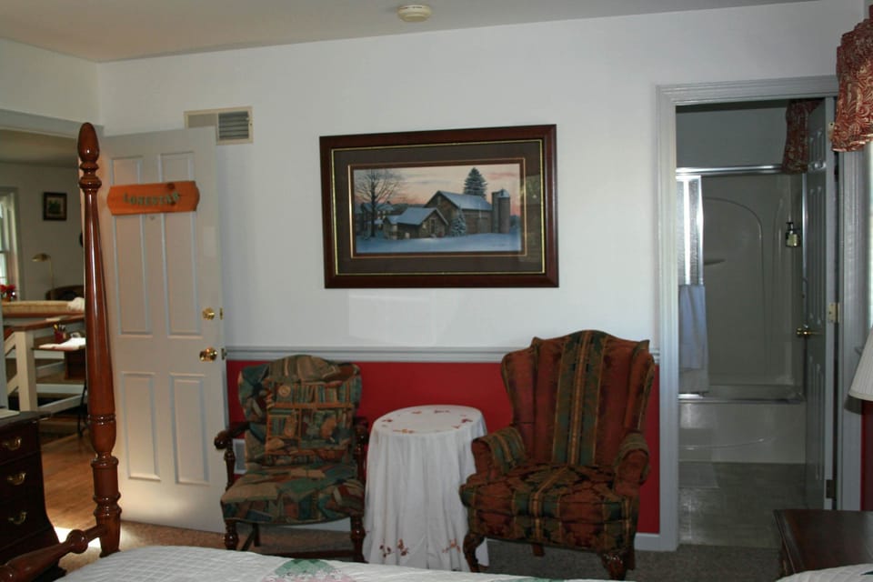 Deluxe Room, 1 Bedroom (Lonestar) | Premium bedding, individually decorated, individually furnished
