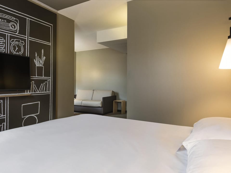 Comfort Room, 1 Double Bed with Sofa bed, Balcony | Blackout drapes, soundproofing, iron/ironing board