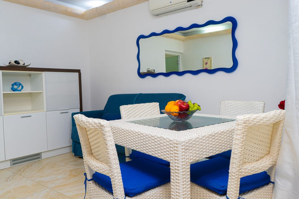 Suite | Living area | Flat-screen TV
