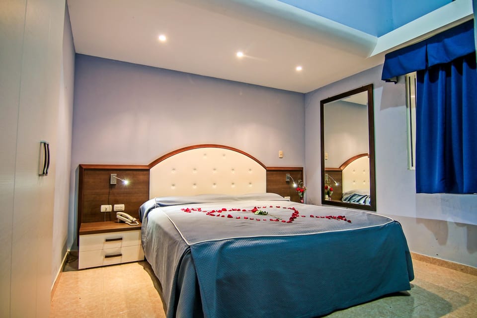 Apartment, 3 Bedrooms | In-room safe, desk, WiFi (free), bed sheets