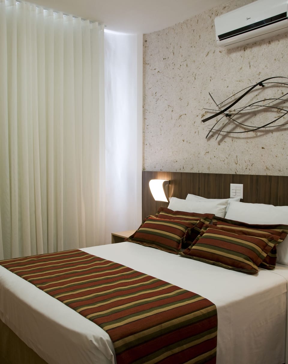 Flat Luxo Casal | Minibar, in-room safe, desk, soundproofing