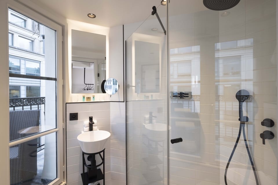 Premium Room, Balcony | Bathroom | Combined shower/tub, free toiletries, hair dryer, towels