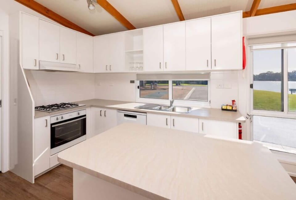 Villa, 3 bedroom, Riverview | Private kitchen | Fridge, microwave, oven, stovetop