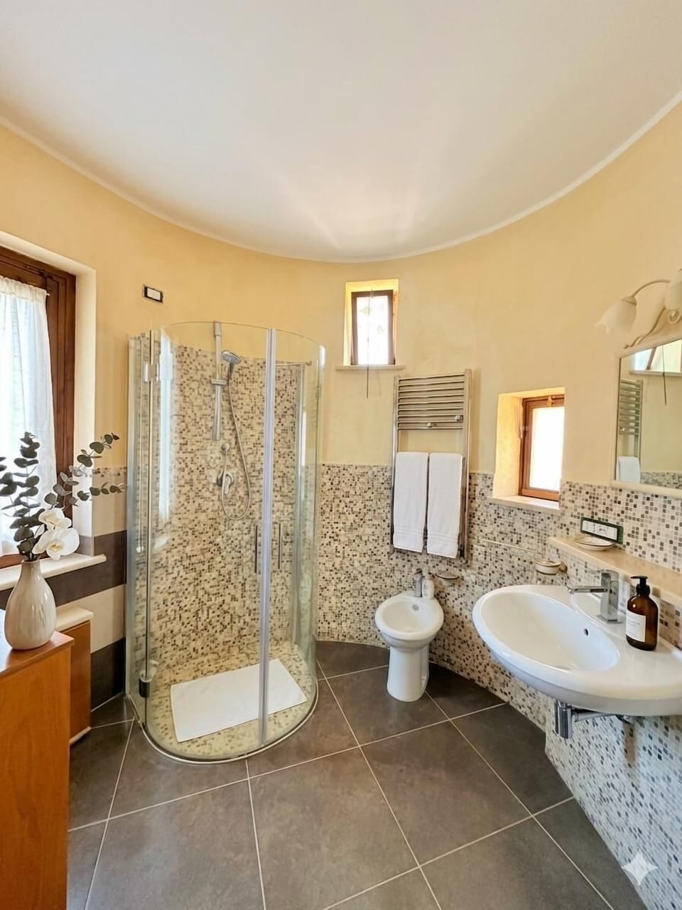 Quadrupla con terrazzo privato vista mare | Bathroom | Shower, free toiletries, hair dryer, bidet