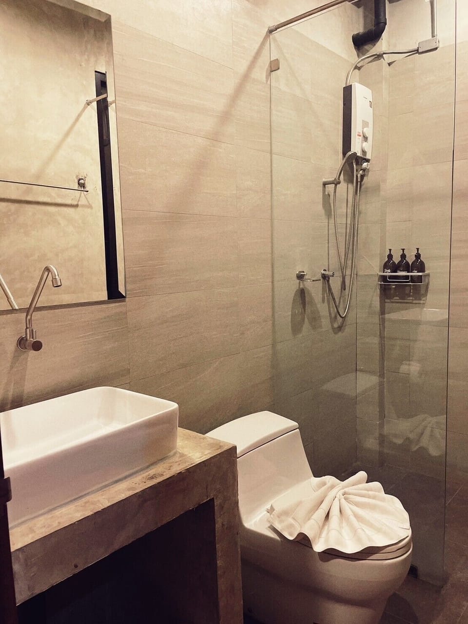 Twin Room  | Bathroom | Shower, free toiletries, towels