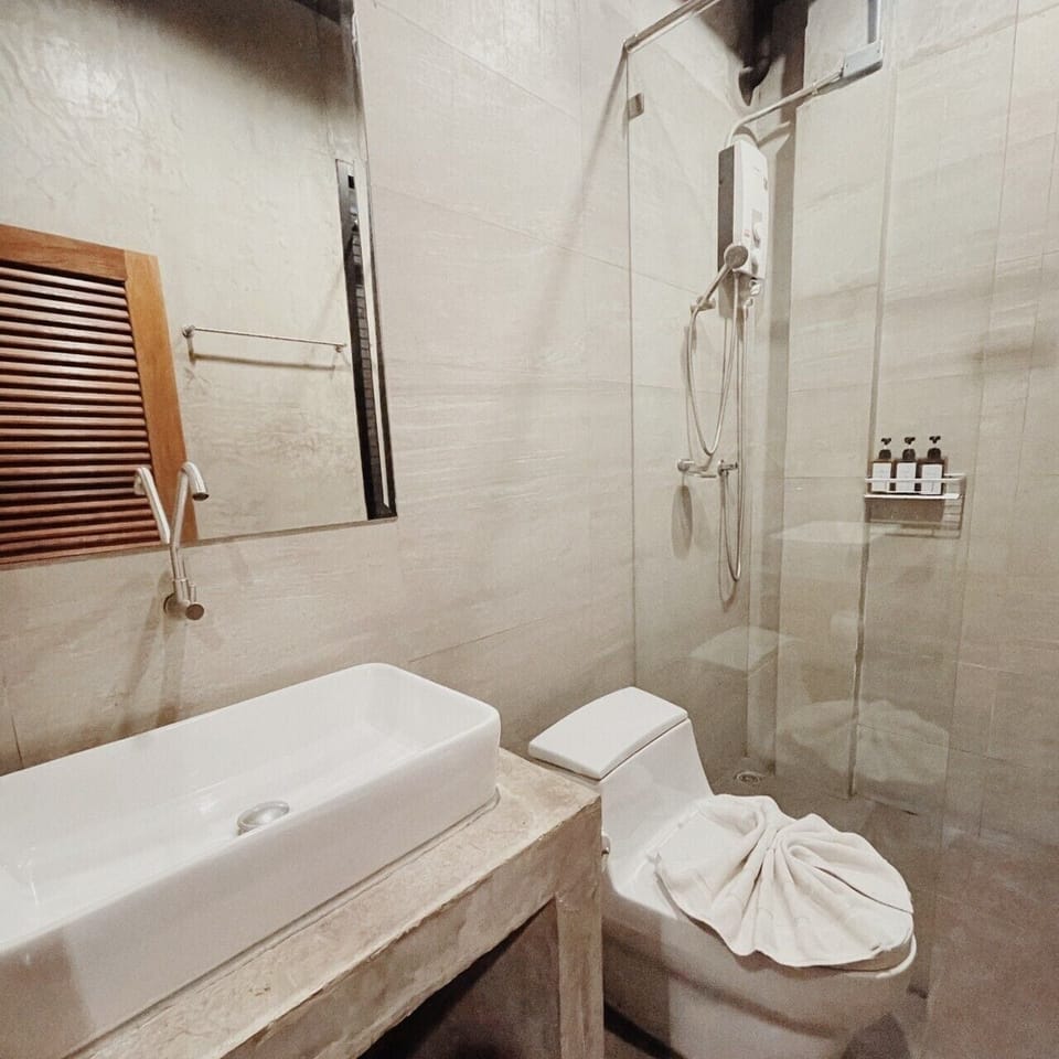 Double Bed Room with Balcony, Smoking | Bathroom | Shower, free toiletries, towels