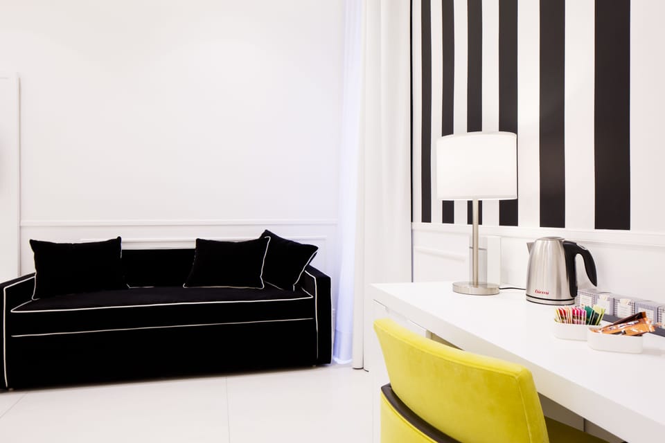 Executive Room | Minibar, in-room safe, desk, soundproofing