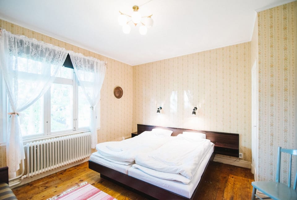 Double Room, Shared Bathroom | Blackout drapes, iron/ironing board (on request), WiFi (free)