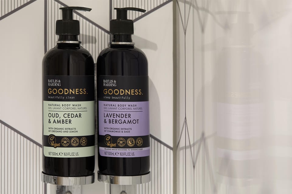 Superior Double Room, Roll-in Shower | Bathroom amenities