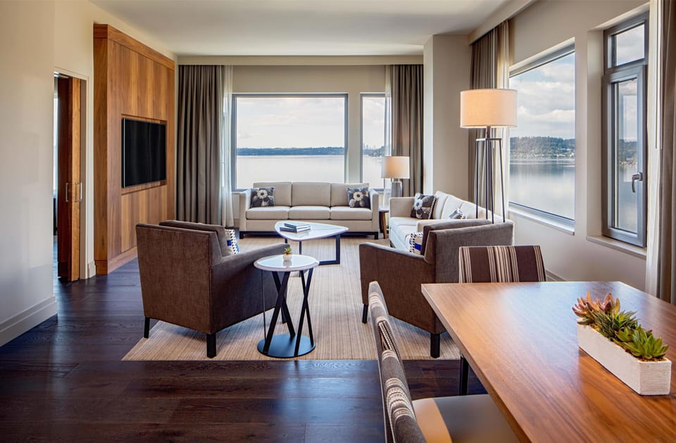 Premium bedding, in-room safe, desk, laptop workspace