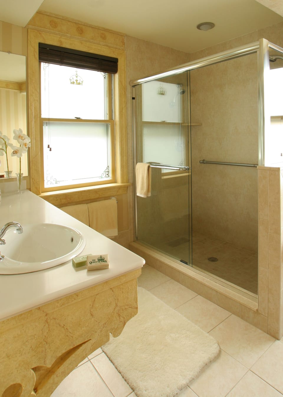 Crown Jewel | Bathroom | Shower, free toiletries, hair dryer, bathrobes