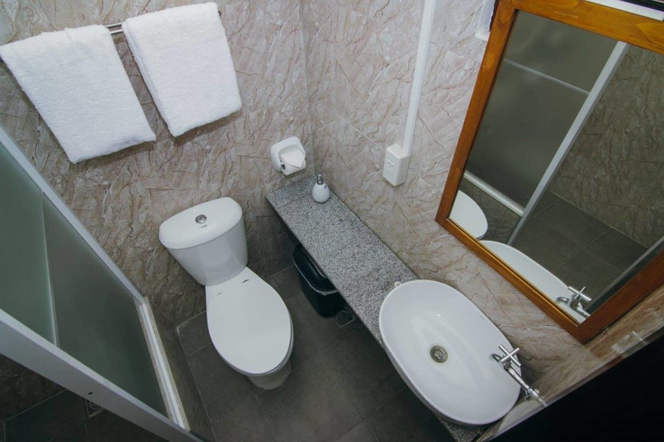 Deluxe Family Suite | Bathroom | Shower, rainfall showerhead, free toiletries, hair dryer