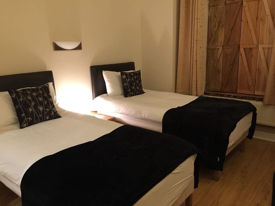 Superior Twin Room, Ensuite (Blue) | Miscellaneous