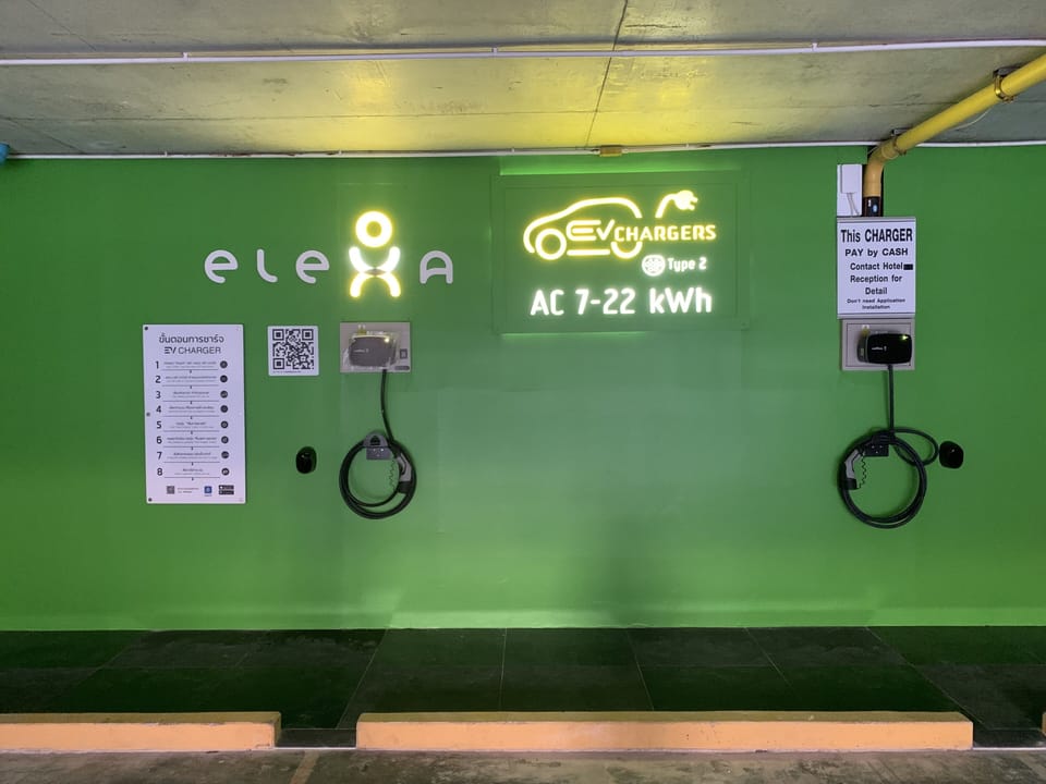 Electric vehicle charging station