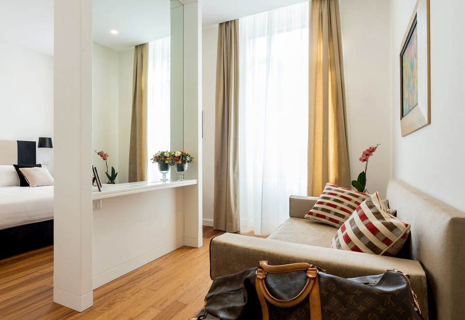 Suite | Living area | Flat-screen TV