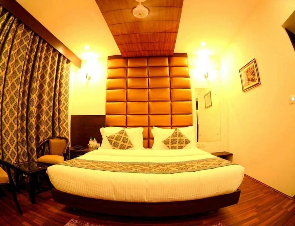 Minibar, in-room safe, laptop workspace, soundproofing