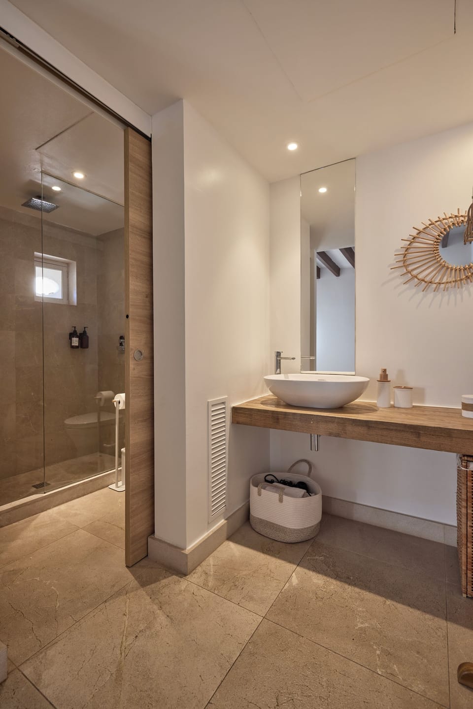 Apartment (Penthouse) | Bathroom | Shower, hair dryer, towels, soap