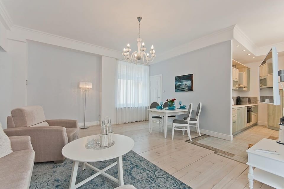Apartment (Galeria II) | Living area | Flat-screen TV
