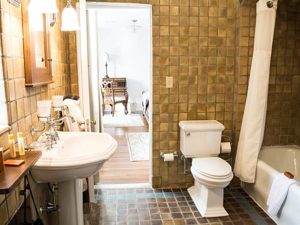 Suite, Ensuite, River View (The Hull) | Bathroom | Towels