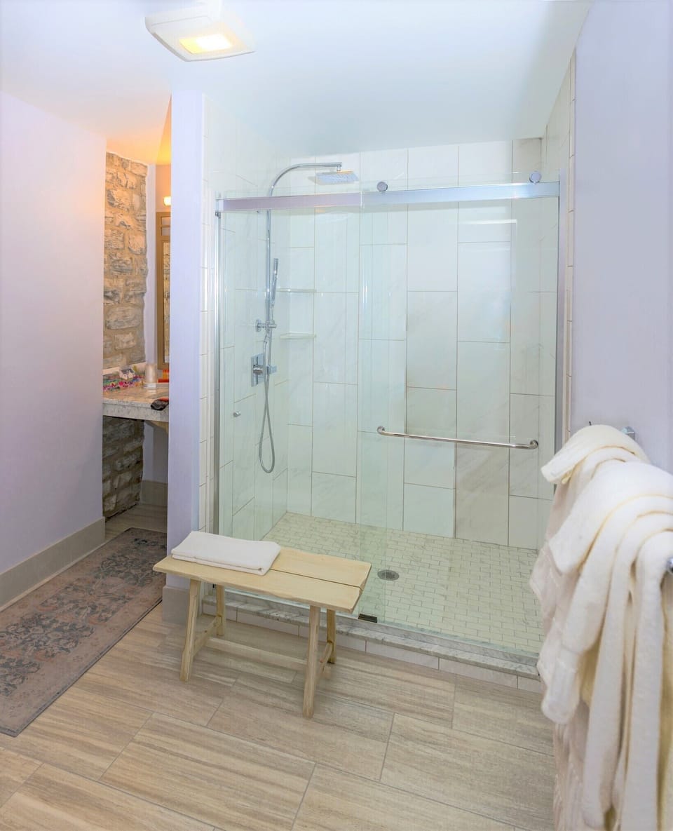 Suite, Ensuite (The Jeanne Suite) | Bathroom | Towels