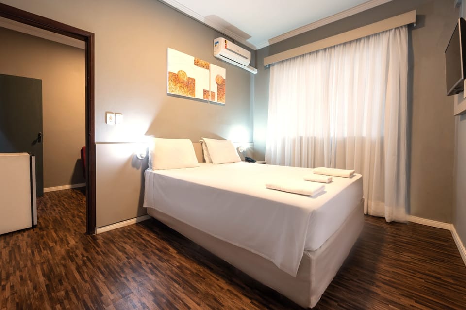 Suite | Minibar, blackout drapes, free WiFi, bed sheets