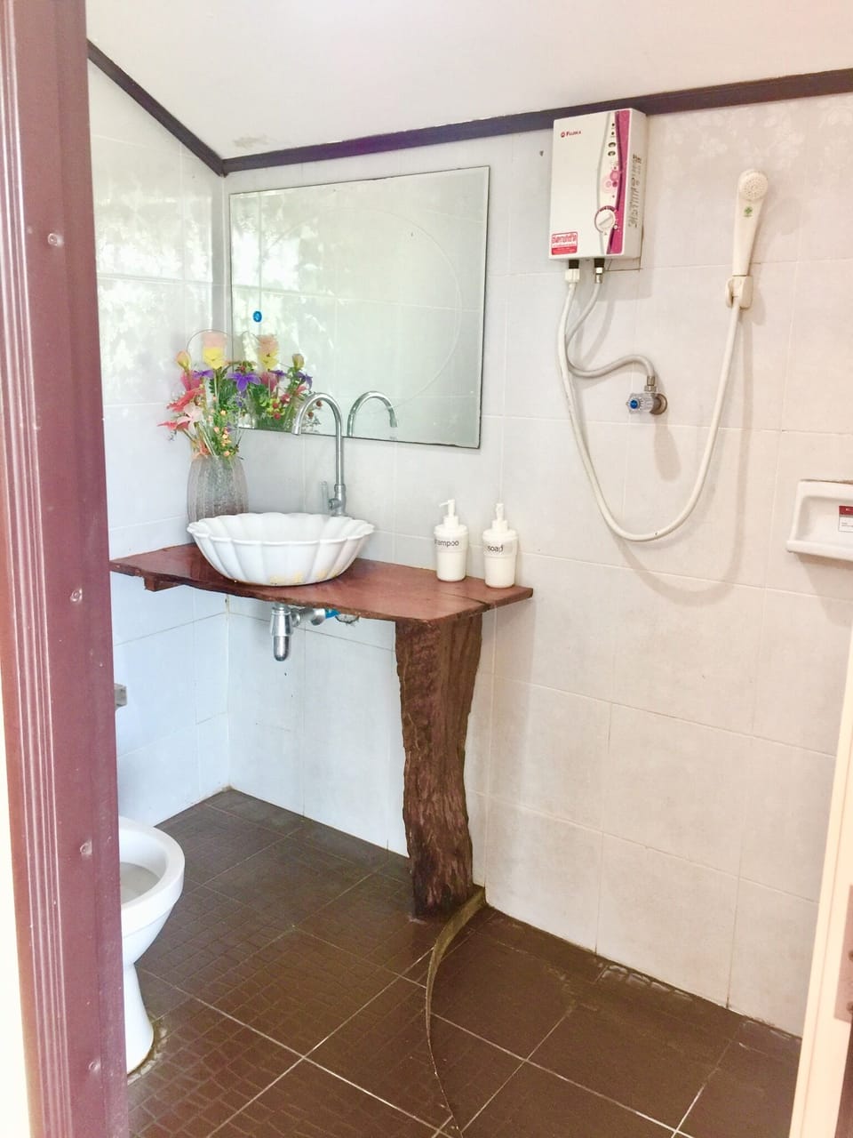 Cottage | Bathroom | Shower, free toiletries, towels