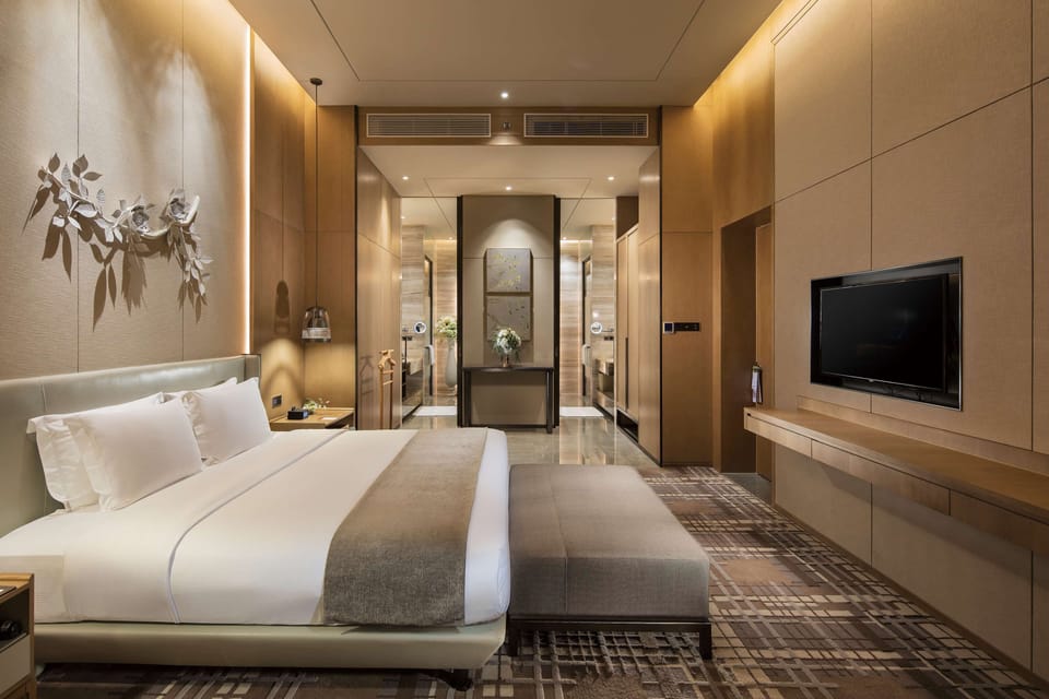 King One Bedroom Presidential Suite | Down comforters, in-room safe, free WiFi, bed sheets
