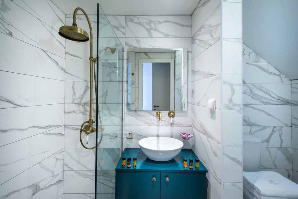 Shower, free toiletries, hair dryer, bathrobes