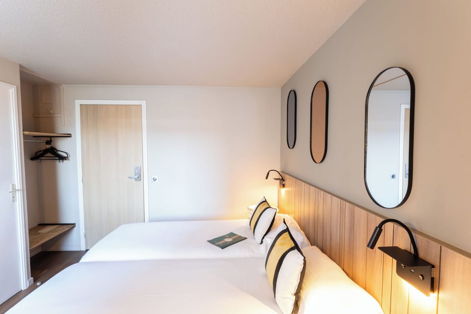 Classic Twin Room, 2 Twin Beds | Blackout drapes, soundproofing, free WiFi, bed sheets