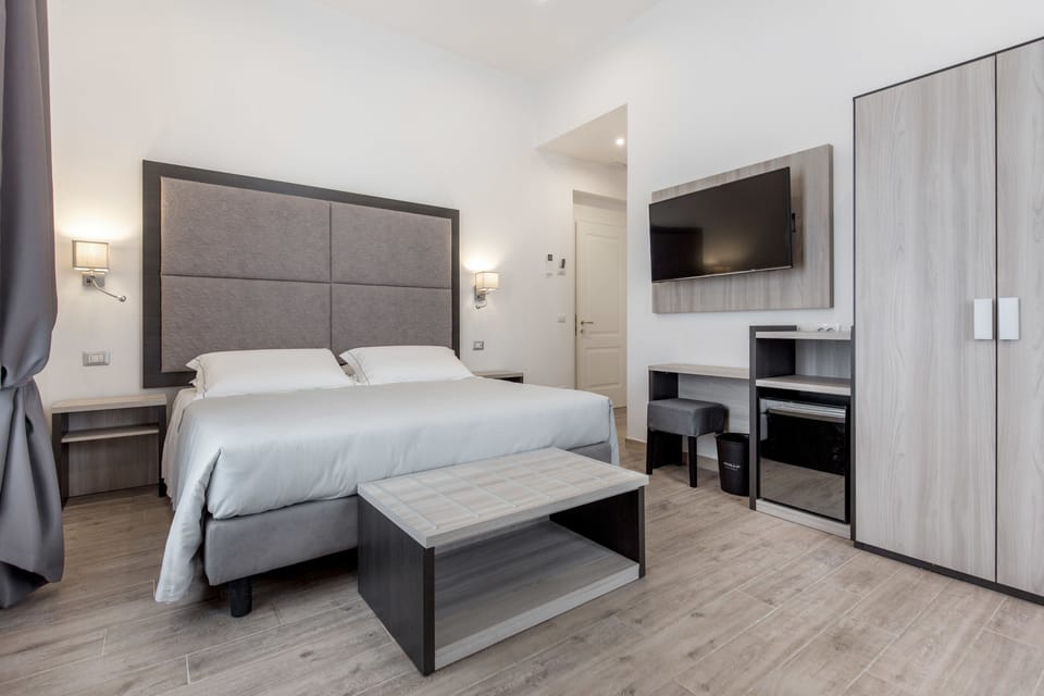 Deluxe Double Room, Balcony | Down comforters, pillowtop beds, minibar, in-room safe