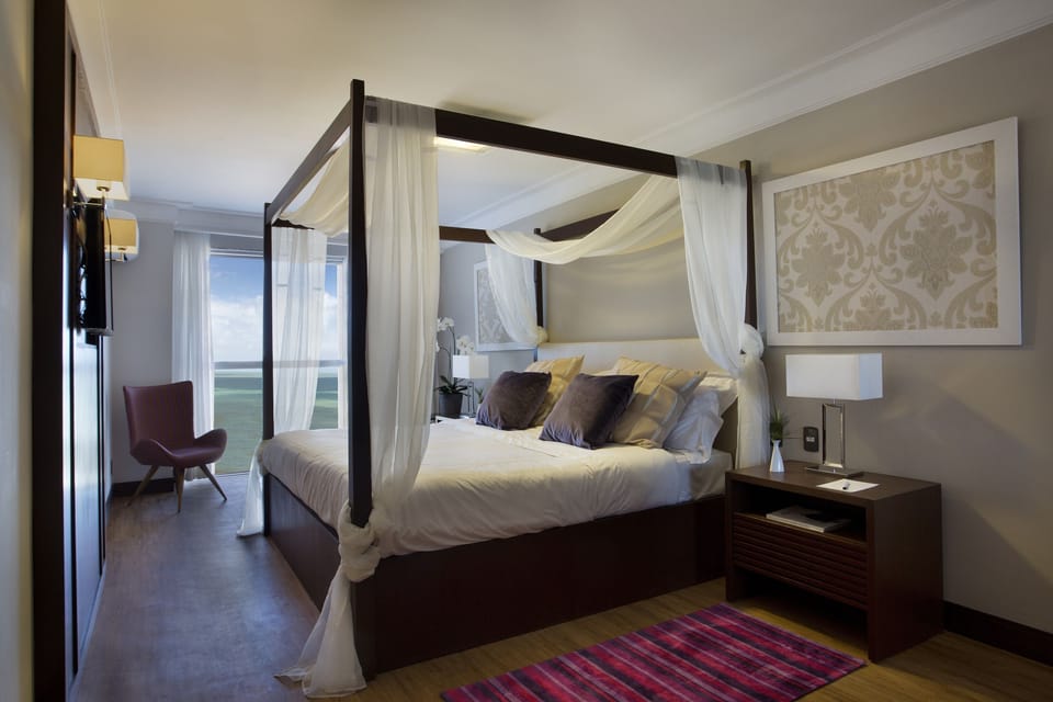 Presidential Double Room | Minibar, in-room safe, desk, blackout drapes