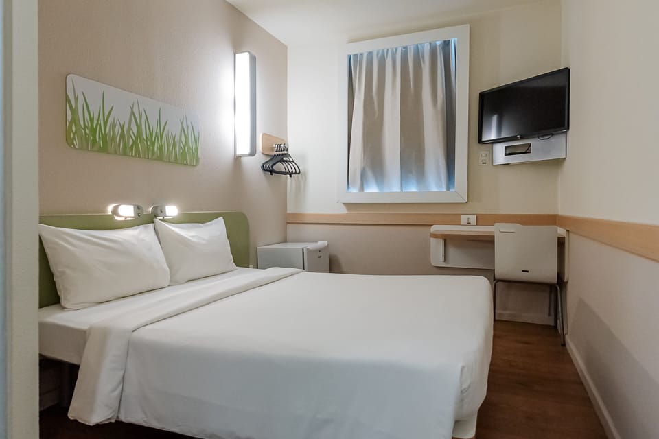 Room, 1 Double Bed (Functional, Minibar) | Desk, soundproofing, cribs (free), WiFi (free)