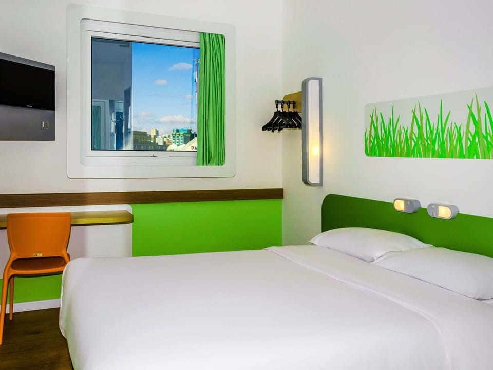Standard Room, 1 Double Bed, Accessible | Desk, free WiFi, bed sheets