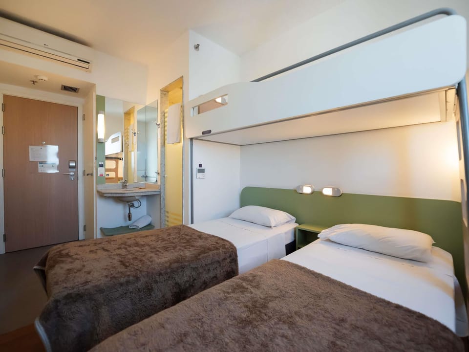 Standard Twin Room, 3 Twin Beds | Desk, free WiFi, bed sheets