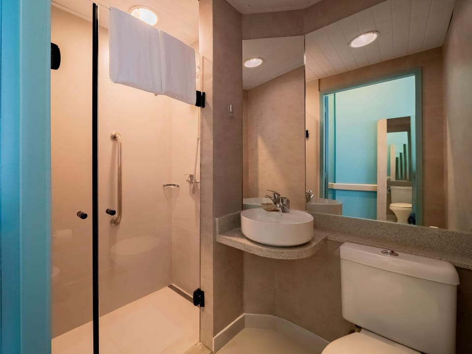 Classic Room, 1 Double Bed | Blackout drapes, WiFi (free), bed sheets