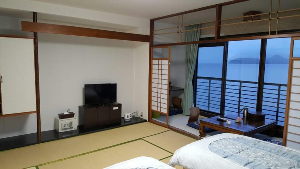 Economy Quadruple Room, 2 Beds, Non Smoking, Lakeside (Futons are provided from 3rd guests) | In-room safe, desk, laptop workspace, blackout drapes