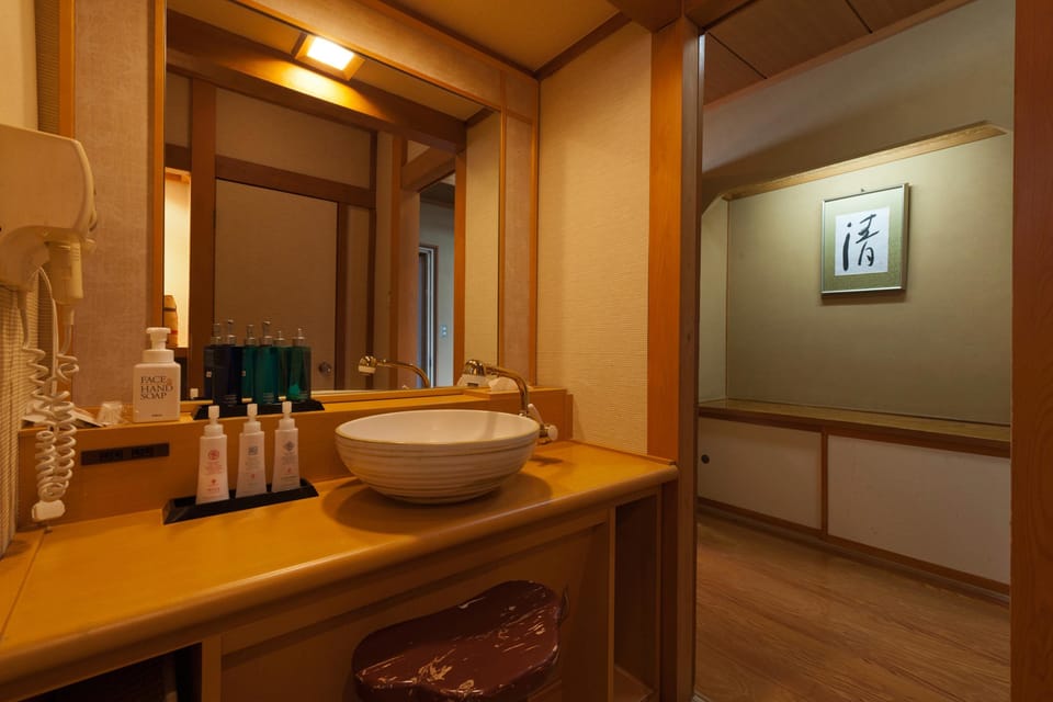 Deluxe Japanese-Style Room | Bathroom amenities | Combined shower/tub, deep soaking tub, free toiletries, hair dryer