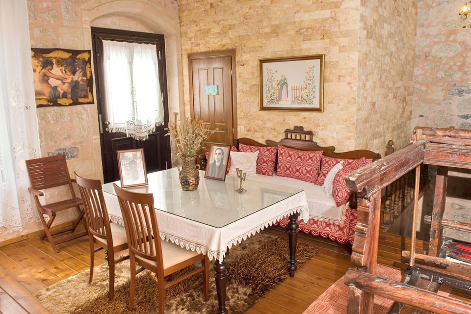 Traditional Apartment, 3 Bedrooms | Premium bedding, desk, soundproofing, free WiFi